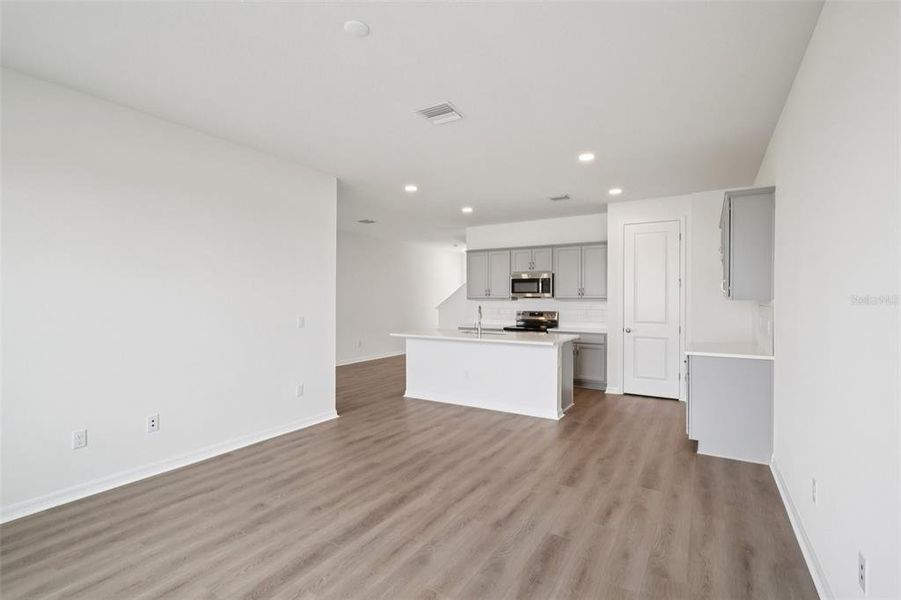 Spacious, unfurnished interior of a new home in , San Antonio (Image 27).