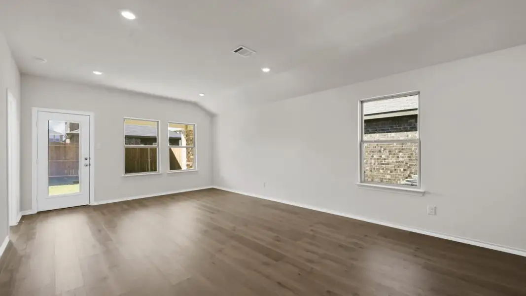Spacious, unfurnished interior of a new home in Wildcat Ranch, Crandall (Image 23).