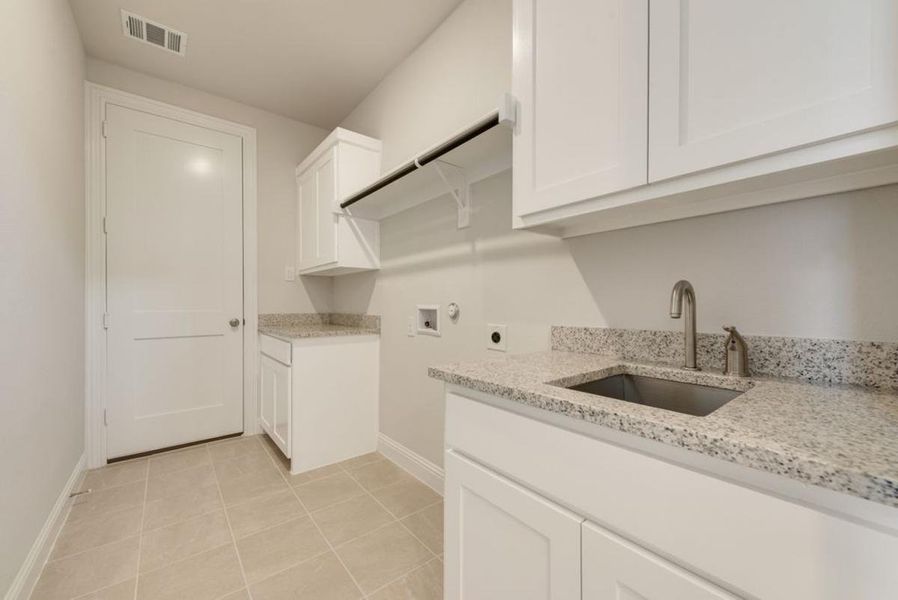 Furnished interior view inside a new home in Somercrest, Midlothian (Image 14).