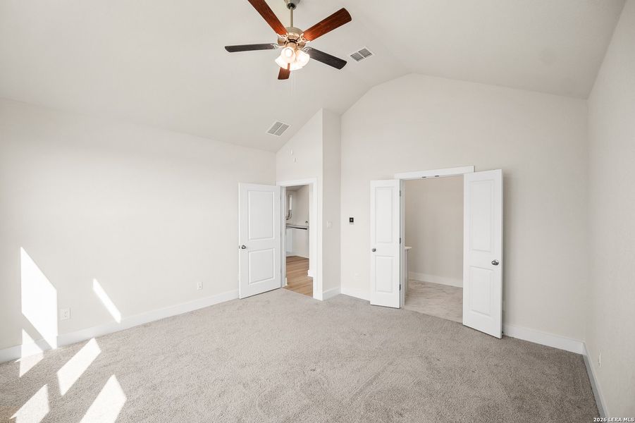 Spacious, unfurnished interior of a new home in Westridge, San Antonio (Image 22).
