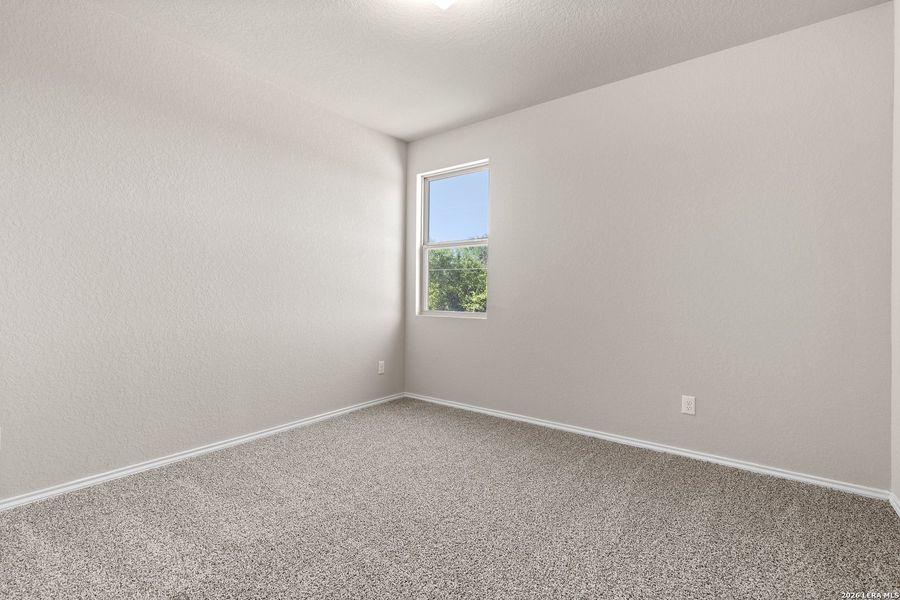 Spacious, unfurnished interior of a new home in Blue Ridge Ranch, San Antonio (Image 19).