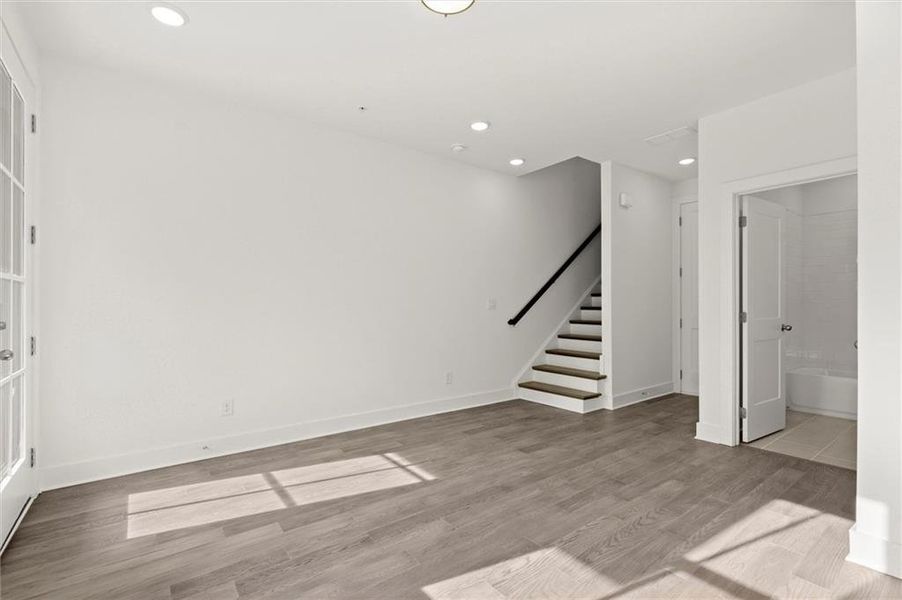 Spacious, unfurnished interior of a new home in , Alpharetta (Image 18).
