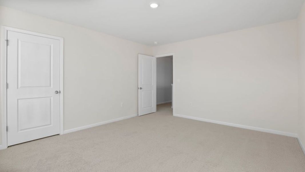 Spacious, unfurnished interior of a new home in Foxbank, Gray Court (Image 26).