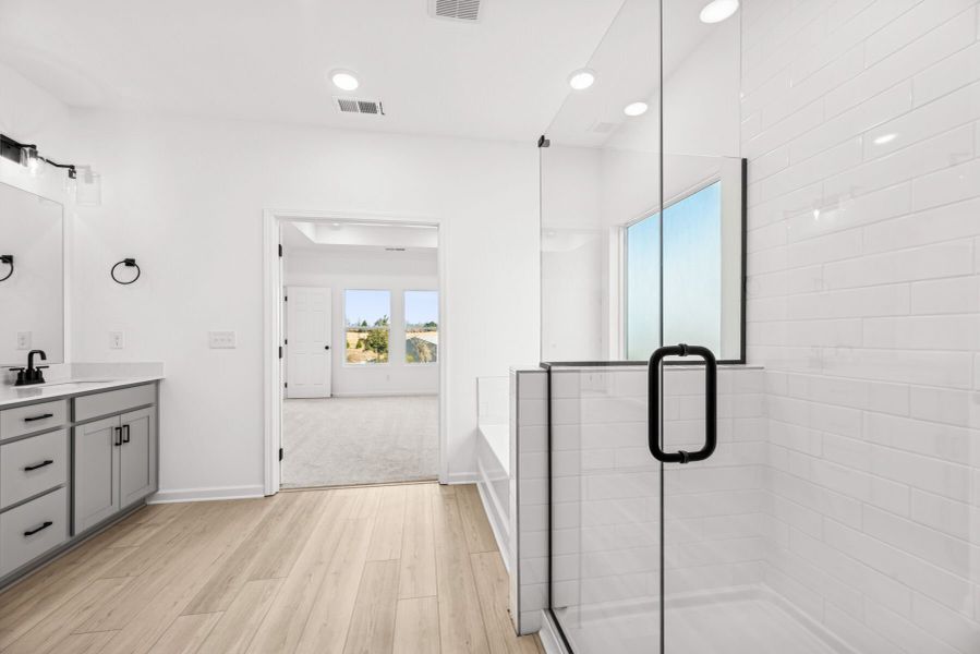 Owner's Bathroom Owner's Bathroom