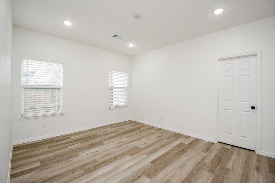 Spacious, unfurnished interior of a new home in , Houston (Image 32).