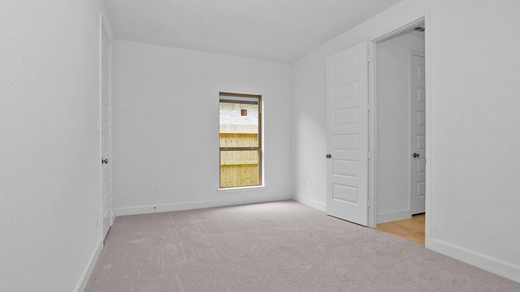 Spacious, unfurnished interior of a new home in Harvest Green, Richmond (Image 9).