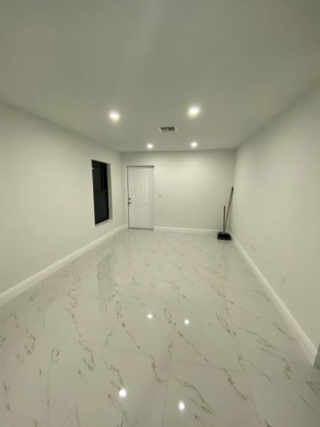 Spacious, unfurnished interior of a new home in , Indiantown (Image 27).