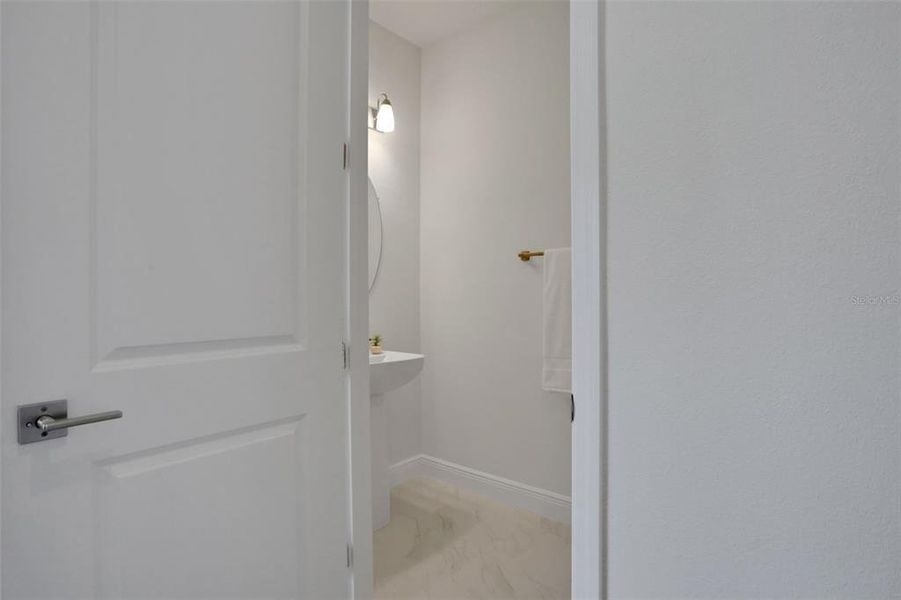 Spacious, unfurnished interior of a new home in Bungalow Walk at Lakewood Ranch, Sarasota (Image 17).