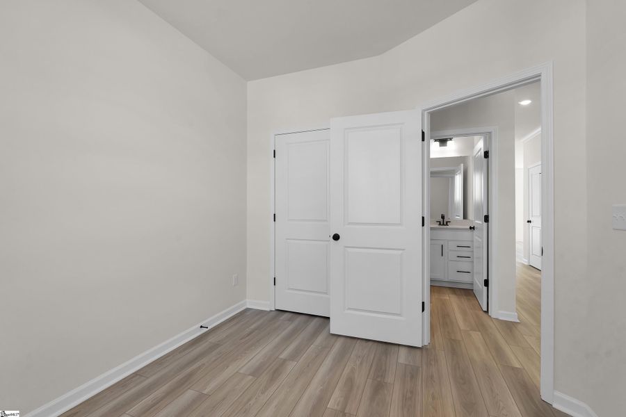 Spacious, unfurnished interior of a new home in Lynbrook, Boiling Springs (Image 15).