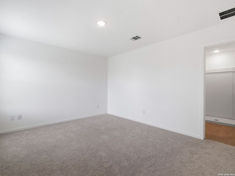 Spacious, unfurnished interior of a new home in Sapphire Grove, San Antonio (Image 16).