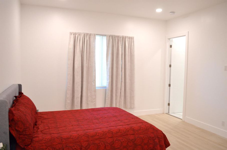 Furnished interior view inside a new home in , Clewiston (Image 11).