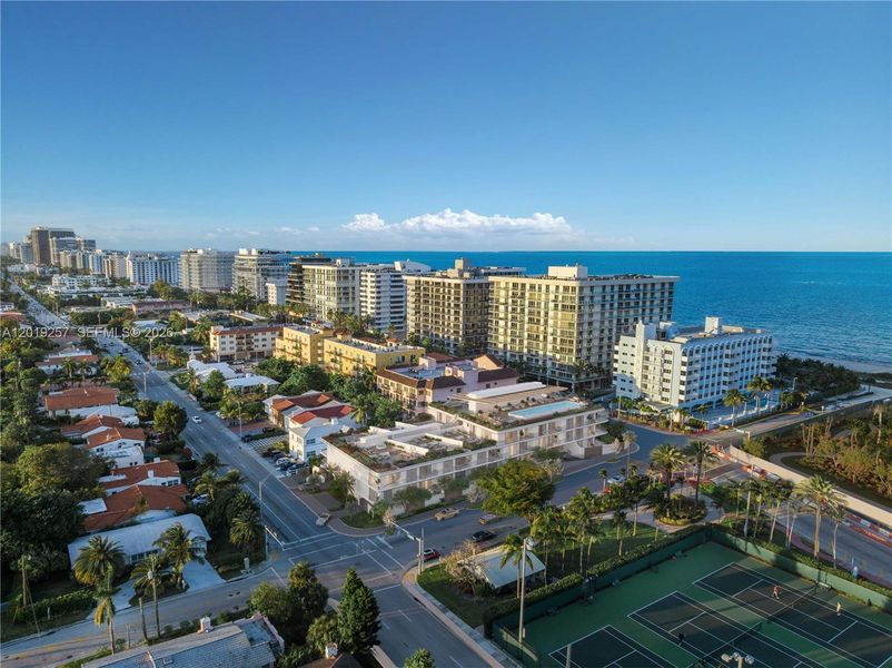 Condo located in Surfside, FL showcasing its design and architecture (Image 2). Condo located in Surfside, FL showcasing its design and architecture (Image 2).