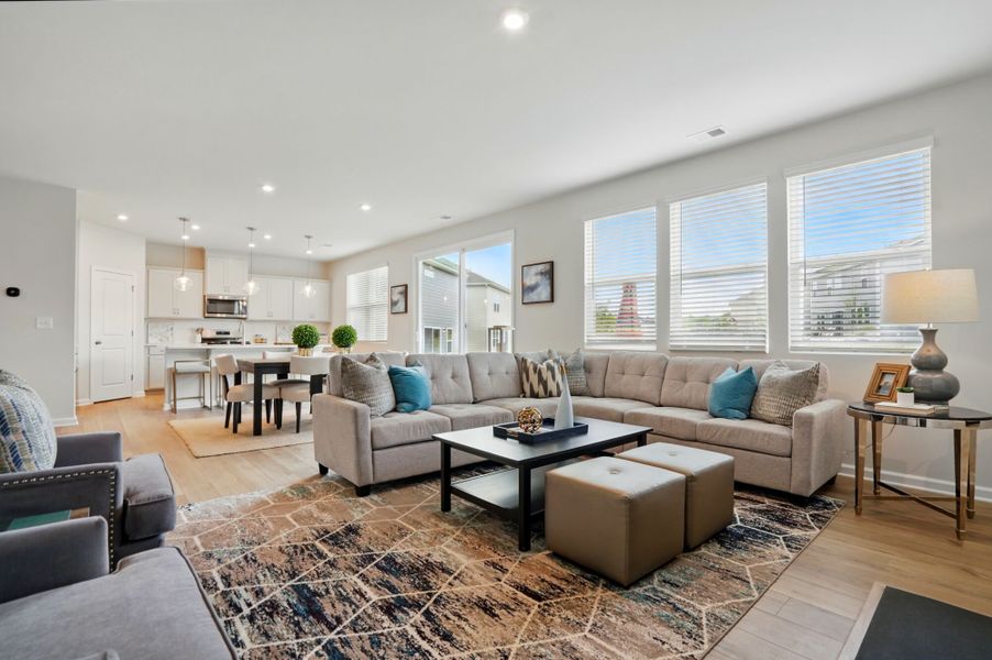 Photo representation of the Shenandoah plan. Colors, finishes and options will vary.