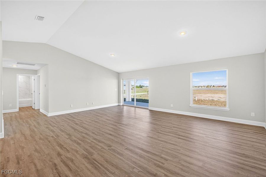Spacious, unfurnished interior of a new home in Cape Coral, Cape Coral (Image 23).
