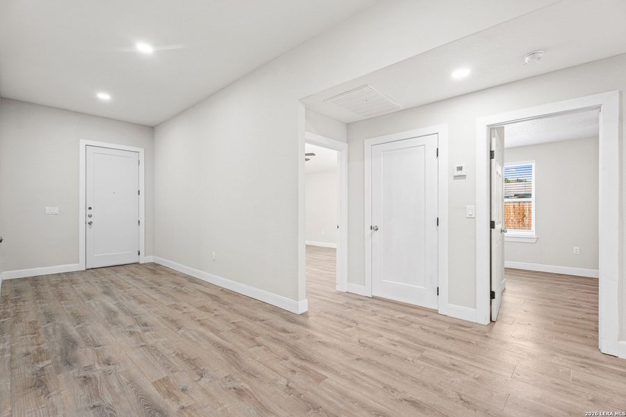 Spacious, unfurnished interior of a new home in , San Antonio (Image 9).