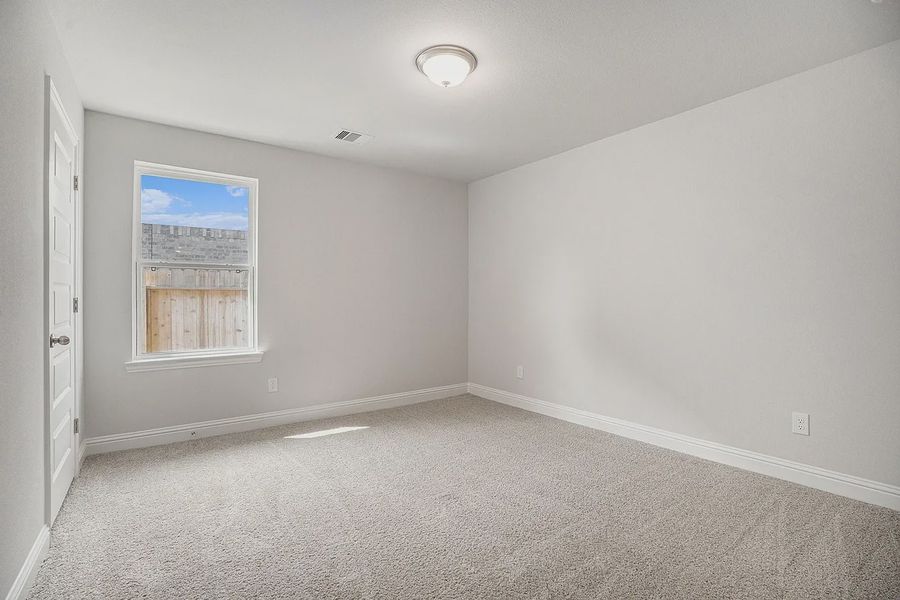Spacious, unfurnished interior of a new home in Kiber Reserve, Angleton (Image 14).