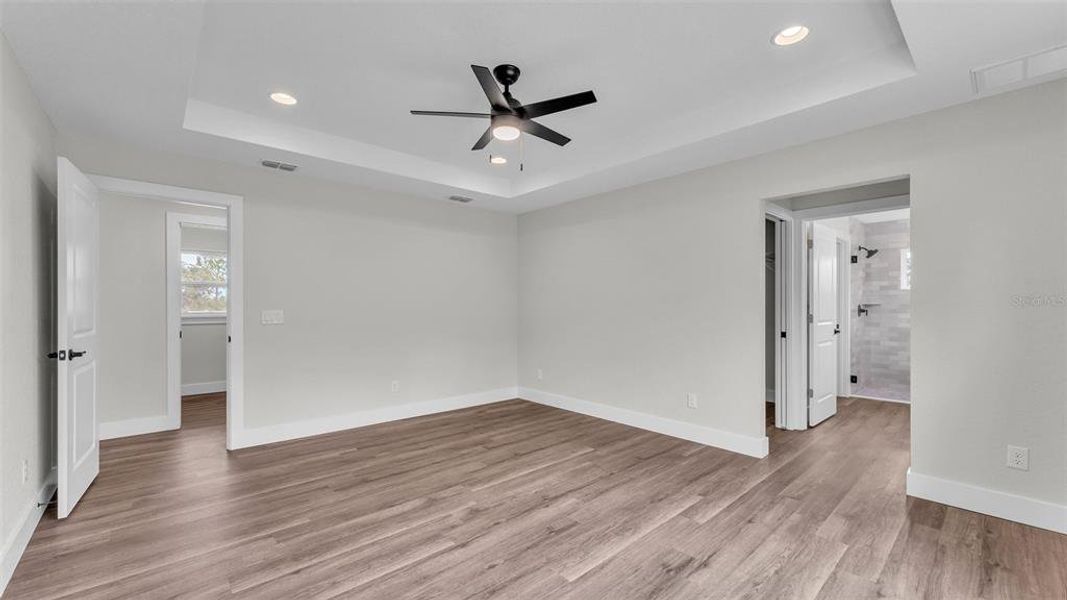 Spacious, unfurnished interior of a new home in , Sebring (Image 17).