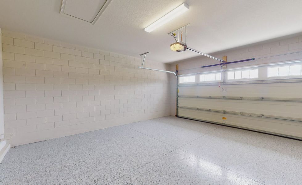 Spacious, unfurnished interior of a new home in Plantation Bay, Ormond Beach (Image 24).