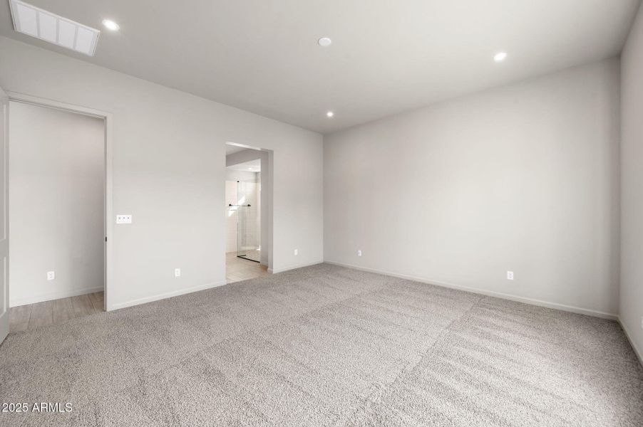 21-Primary Bedroom (2)