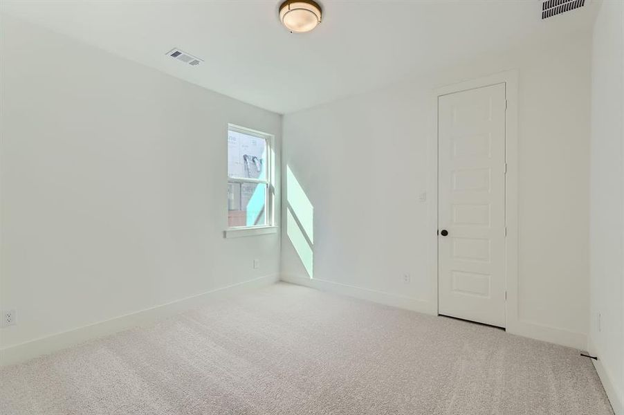 Empty room with light carpet