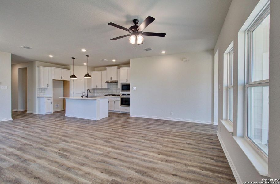 Spacious, unfurnished interior of a new home in , New Braunfels (Image 12).