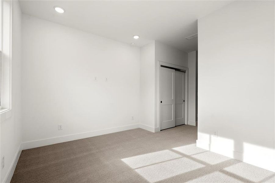 Spacious, unfurnished interior of a new home in , Alpharetta (Image 29).