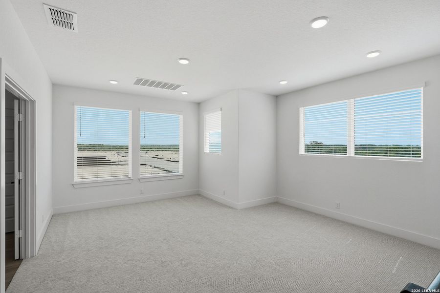 Spacious, unfurnished interior of a new home in Prominence Urban, San Antonio (Image 34).