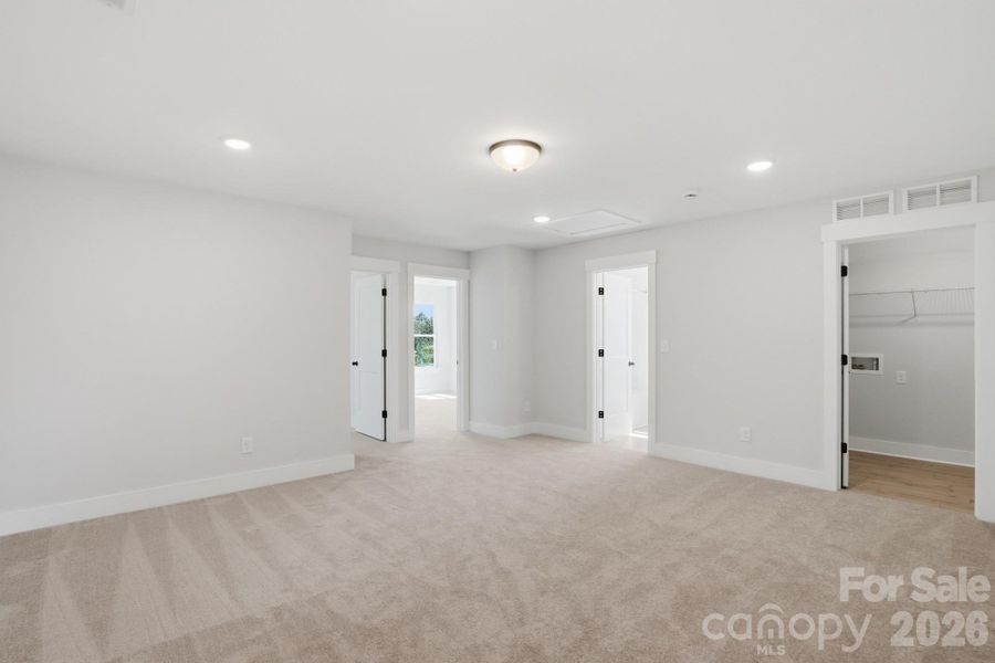 Spacious, unfurnished interior of a new home in Blythe Mill Townhomes, Waxhaw (Image 38).