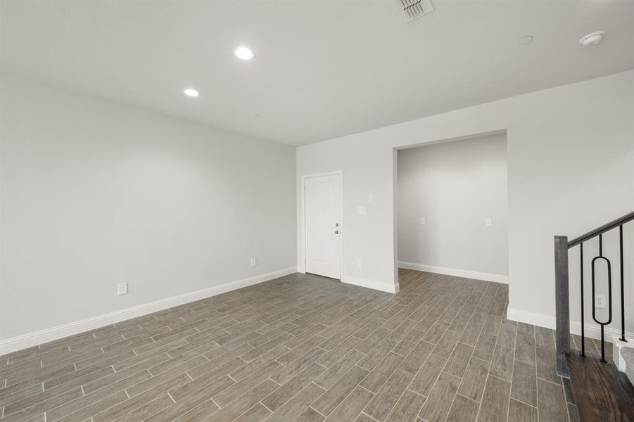 660 Sandiford- Entry-2 660 Sandiford- Entry-2