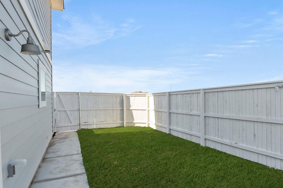 Exterior details and patio area of a home in Harvest Ridge, Elgin (Image 3).