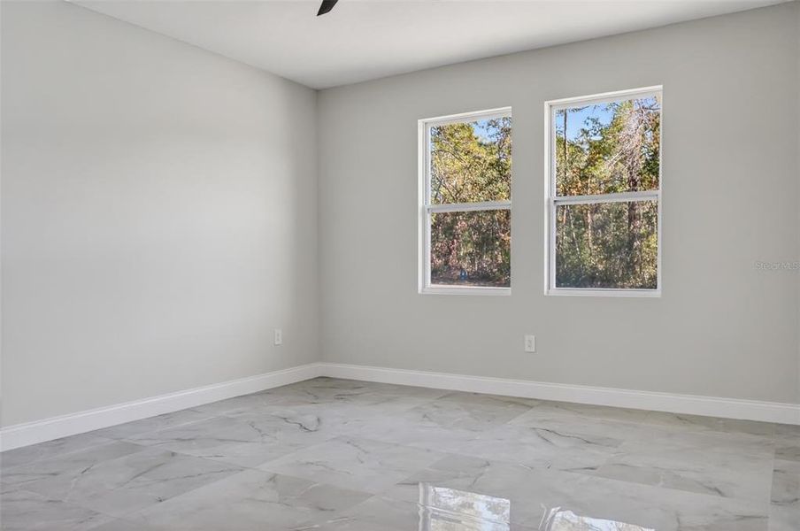 Spacious, unfurnished interior of a new home in , Ocala (Image 12).