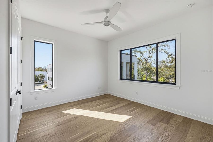 Spacious, unfurnished interior of a new home in , Tampa (Image 24).