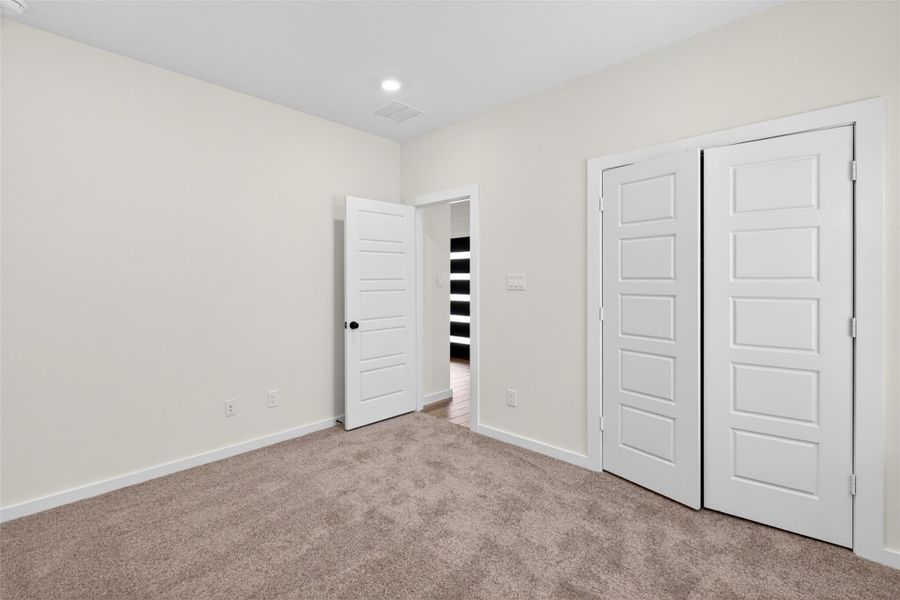 Spacious, unfurnished interior of a new home in , Alvin (Image 35).