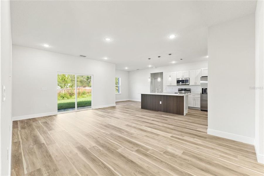Spacious, unfurnished interior of a new home in , Ocala (Image 23).