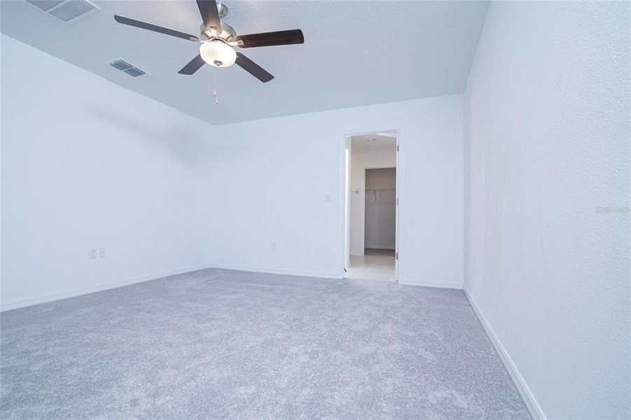 Spacious, unfurnished interior of a new home in Saddle Creek Preserve: The Manors II, Lakeland (Image 51).