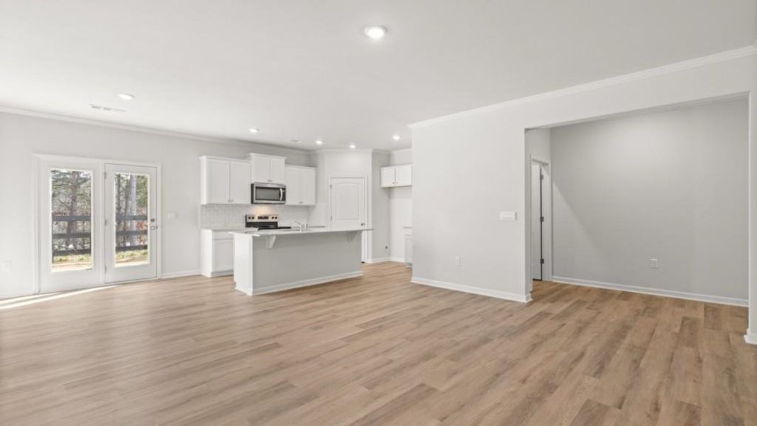 Spacious, unfurnished interior of a new home in Falcon Landing, Gainesville (Image 12).