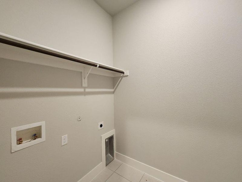 Spacious, unfurnished interior of a new home in Rocky Top, Krum (Image 14).