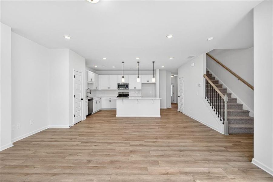 Spacious, unfurnished interior of a new home in Sanders Park, Austell (Image 30).