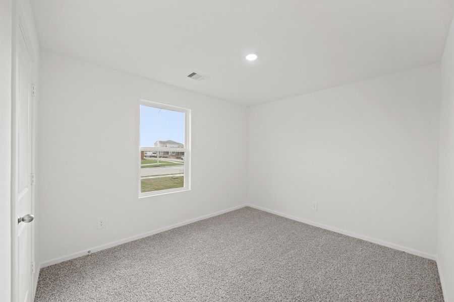 Spacious, unfurnished interior of a new home in Sunterra Lakes, Brookshire (Image 17).