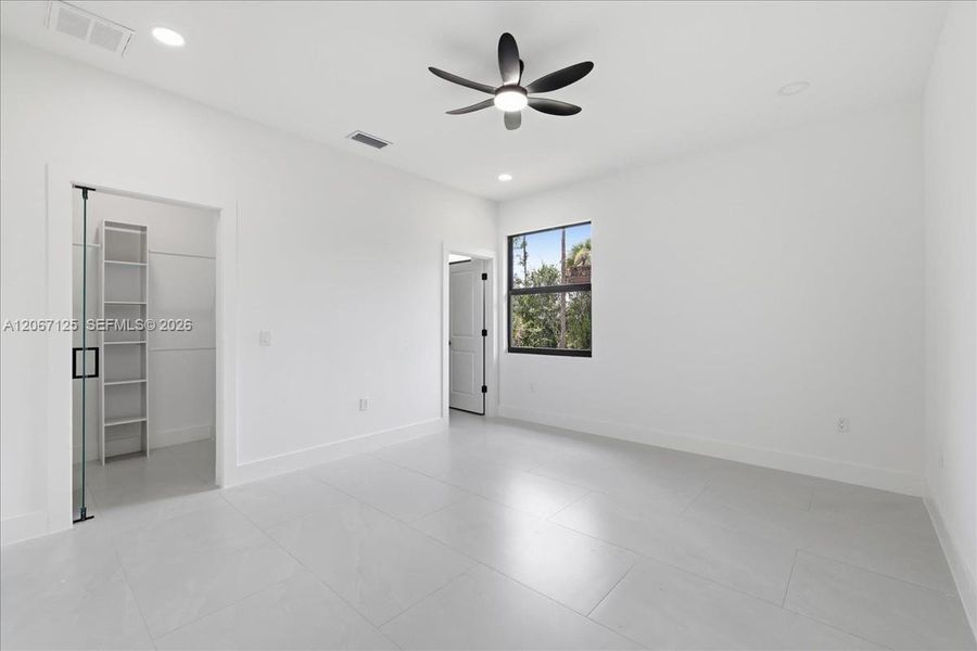 Spacious, unfurnished interior of a new home in , Lehigh Acres (Image 32).