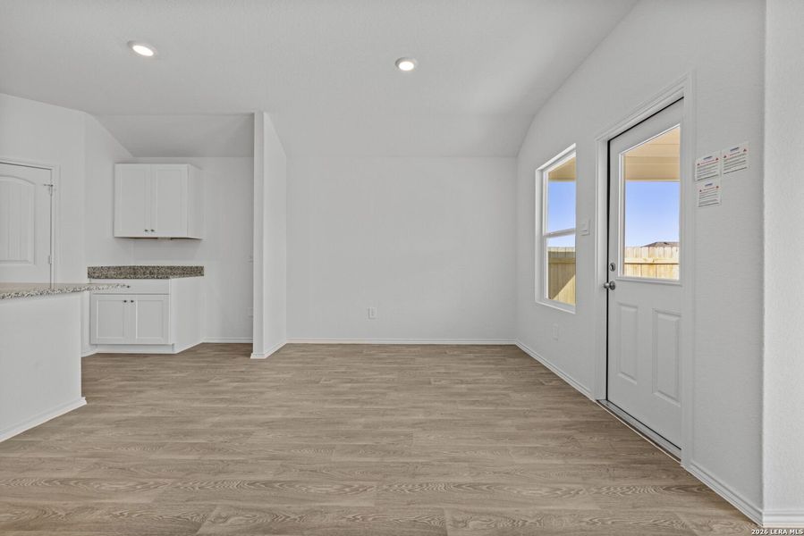 Spacious, unfurnished interior of a new home in Arroyo Ranch, Seguin (Image 23).