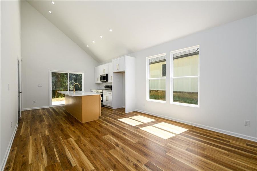 Spacious, unfurnished interior of a new home in , Atlanta (Image 29).