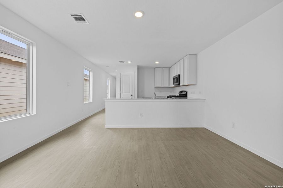Spacious, unfurnished interior of a new home in Spring Grove, San Antonio (Image 11). Spacious, unfurnished interior of a new home in Spring Grove, San Antonio (Image 11).