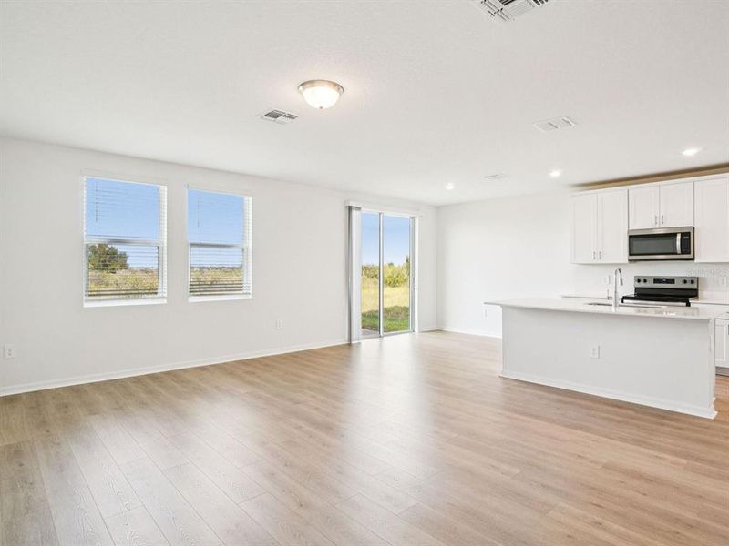 Spacious, unfurnished interior of a new home in , Davenport (Image 4).