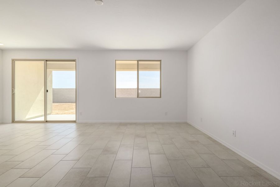 Spacious, unfurnished interior of a new home in Landmarke, San Tan Valley (Image 8).