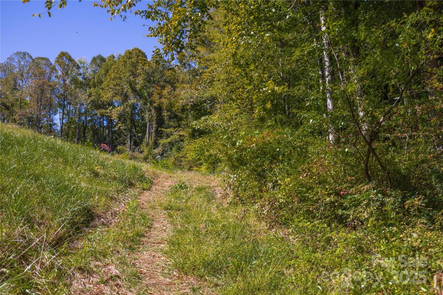 Trails Connect Neighborhood with Community Park Trails Connect Neighborhood with Community Park