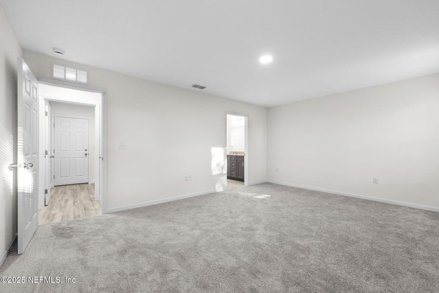 Spacious, unfurnished interior of a new home in , Jacksonville (Image 29).