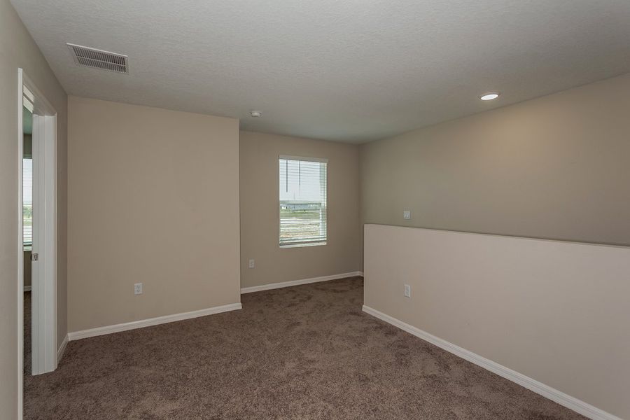 Spacious, unfurnished interior of a new home in Scenic Terrace, Haines City (Image 13).