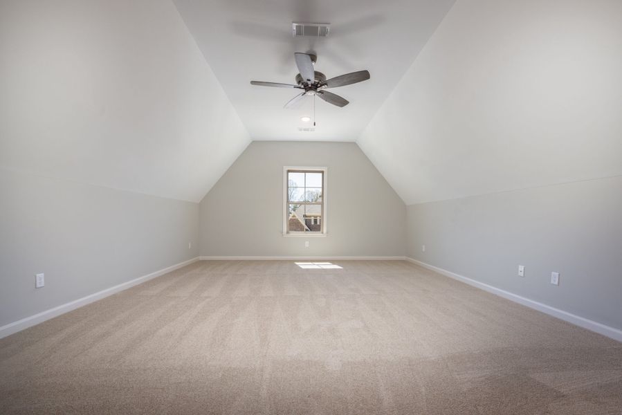 Representative unfurnished interior of a home built from the Sterling by Grant Homes LLC in Valleybrook, Oakland (Image 12).