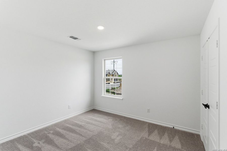 Spacious, unfurnished interior of a new home in Nopal Valley, San Antonio (Image 42).